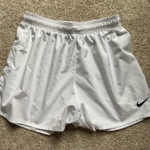 White Womens Nike Shorts Medium Barely Worn - Picture 2 of 5